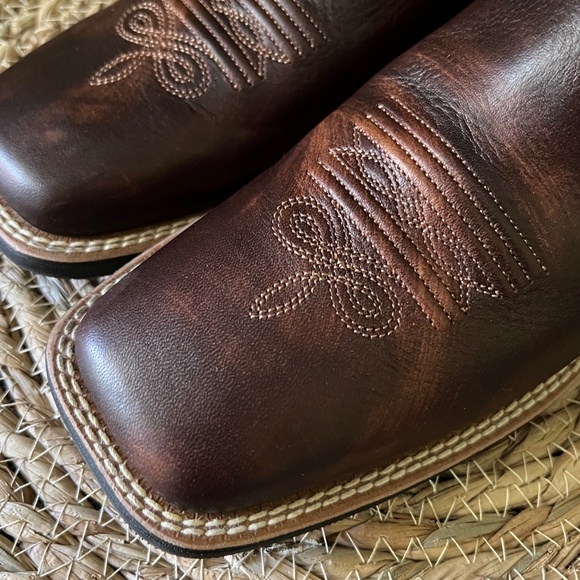 Ariat Sassy Brown Tombstone Round Up Embroidered Accent Western Boots - Picture 3 of 8